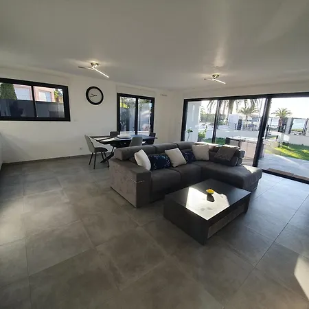 T3 Neuf Avec Terrasse Et Jardin Face A La 公寓 *