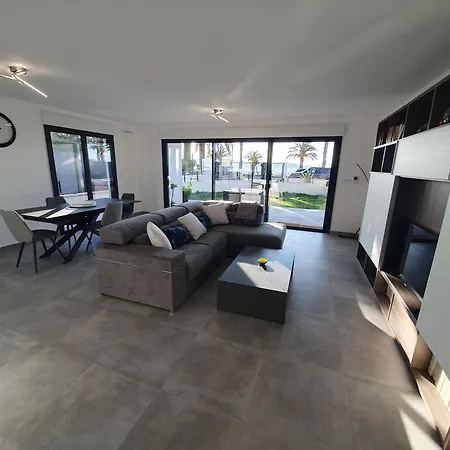 T3 Neuf Avec Terrasse Et Jardin Face A La *