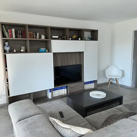 T3 Neuf Avec Terrasse Et Jardin Face A La * Bandol